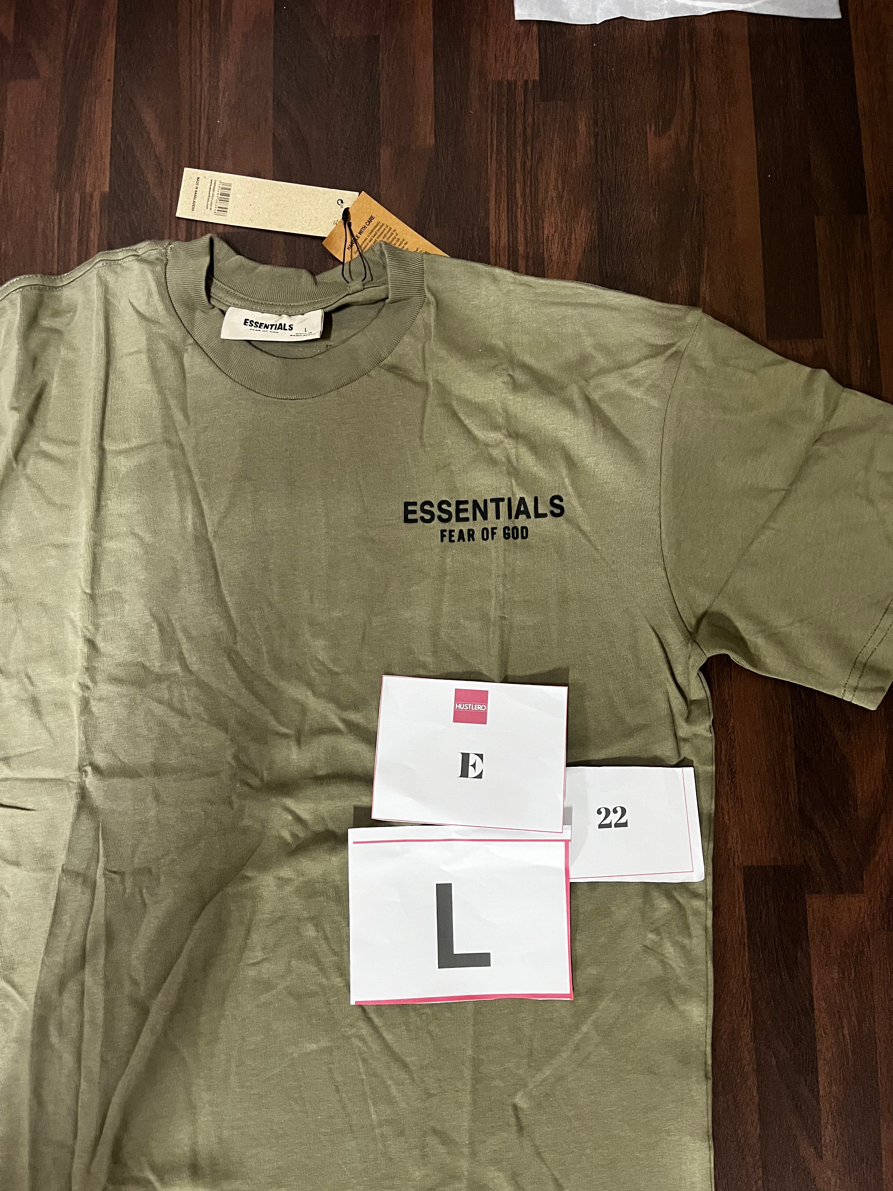 ESSENTIALS 22
